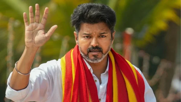வரலாற்றை மாற்றி எழுதும் தளபதி... செயின்ட் ஜார்ஜ் கோட்டையில் நமது கொடி! மாலையில் விசில் சத்தம் அதிர வேண்டும்! வரலாற்றை மாற்றி எழுதும் தளபதி... செயின்ட் ஜார்ஜ் கோட்டையில் நமது கொடி! மாலையில் விசில் சத்தம் அதிர வேண்டும்! - tvk vijay tamil nadu elections 2026 043401696 16x9 0