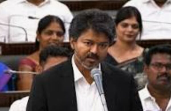 கருப்பு-வெள்ளை நேர்மை: தனது வைரல் சூட் லுக்கின் பின்னணியில் உள்ள ரகசியத்தைக் கூறி மக்களின் இதயங்களை வென்ற முதல்வர் விஜய்! கருப்பு-வெள்ளை நேர்மை: தனது வைரல் சூட் லுக்கின் பின்னணியில் உள்ள ரகசியத்தைக் கூறி மக்களின் இதயங்களை வென்ற முதல்வர் விஜய்! - Screenshot 20260512 193946 Chrome
