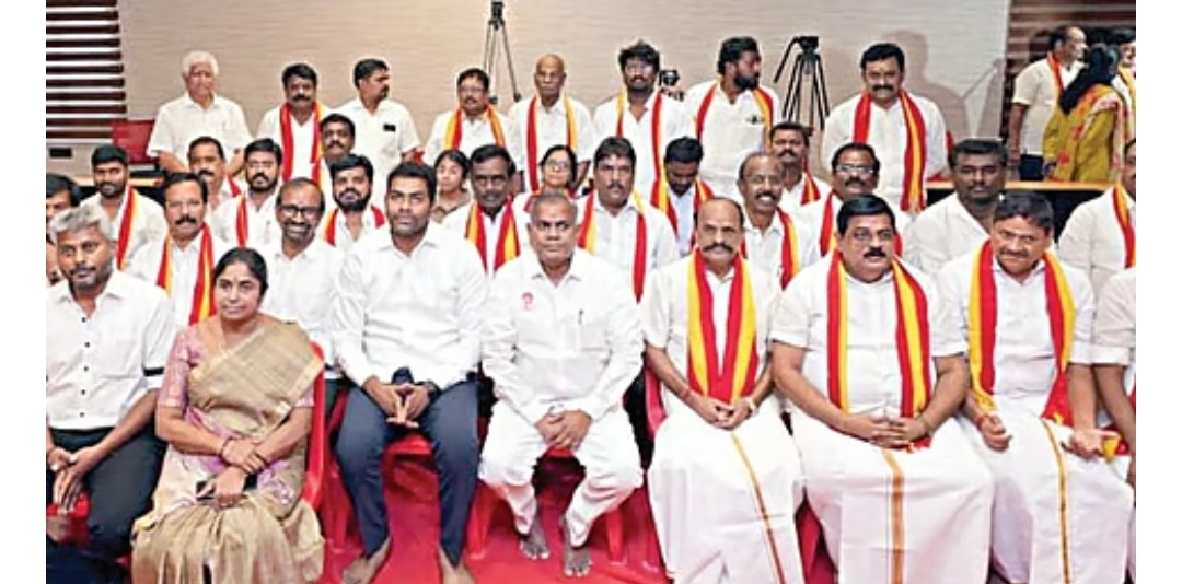 தமிழக வெற்றிக் கழகத்தில் வலுக்கும் ஆதரவு: முன்னாள் அமைச்சர்கள் மற்றும் முக்கிய அரசியல் தலைவர்கள் தவெக-வில் இணைந்தனர்! - Screenshot 20260607 084544 Chrome