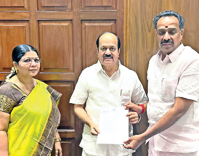 அதிமுக முன்னாள் அமைச்சர் எம்.ஆர்.விஜயபாஸ்கர் தனது எம்.எல்.ஏ பதவியை ராஜினாமா செய்தார்! - bhaskar